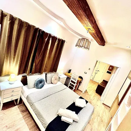 Lejlighed Pantheon Luxury Historic Center *